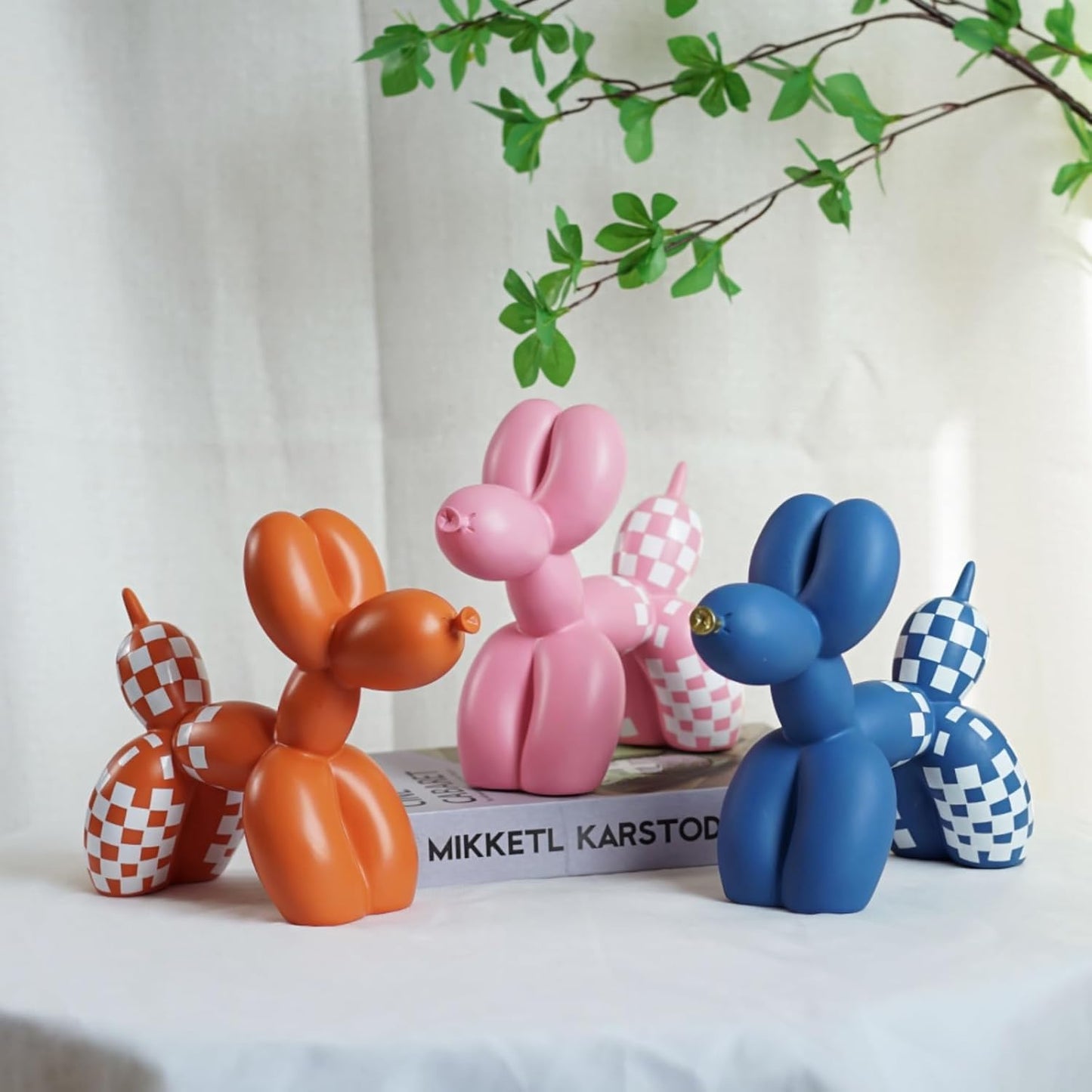 Vilead Resin Balloon Dog Statue with Checkered Pattern,Modern Home Decoration Trendy Animal Art Ornaments,Collection Figurine Bedroom Living Room Office Desktop Sculpture
