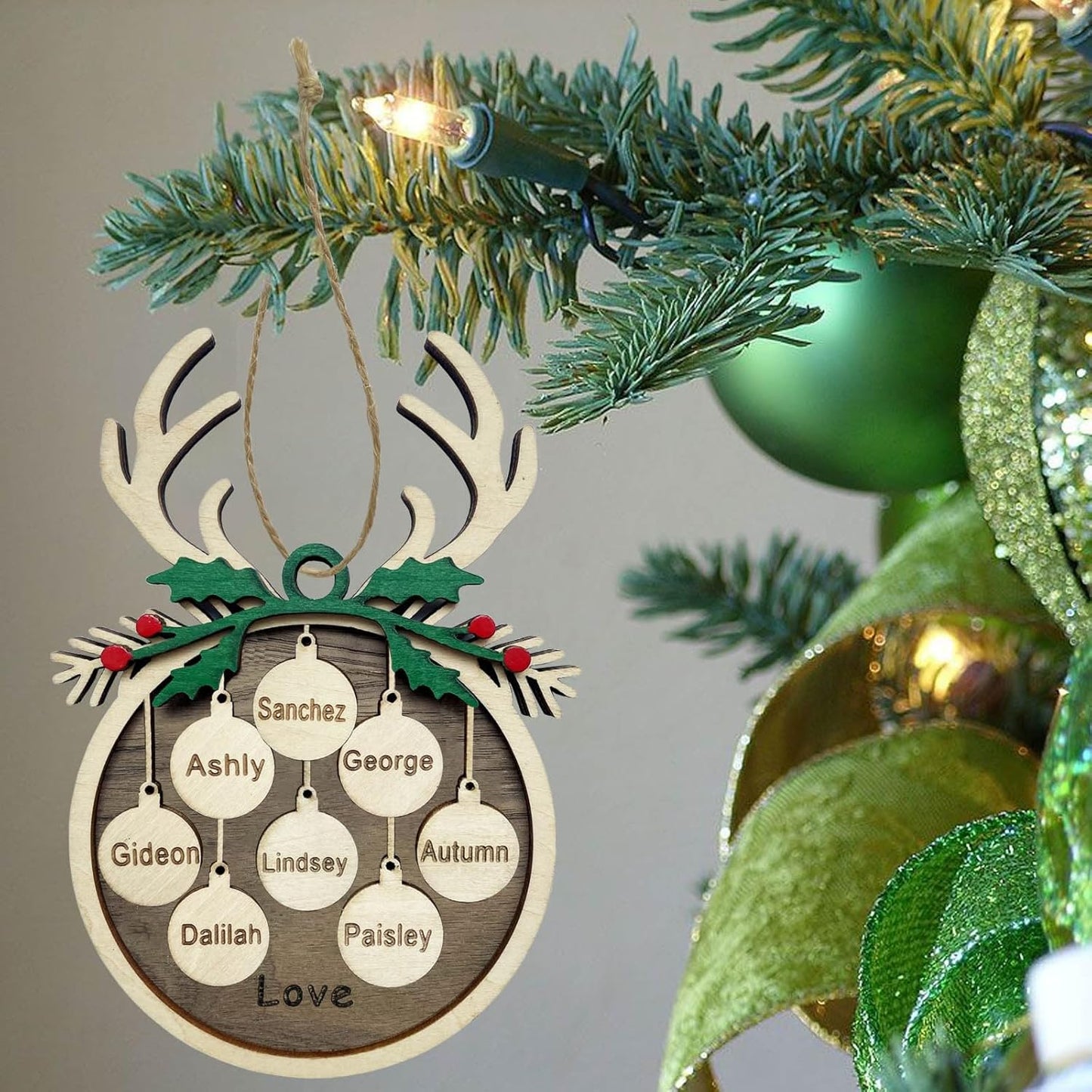 2025 Personalized Christmas Ornaments Family of 2/3/4/5/6/7/8,Custom Reindeer Christmas Wooden Ornaments Deorations with Names,Customized Xmas Ornament Tree Deorations,Personalized Xmas Gifts