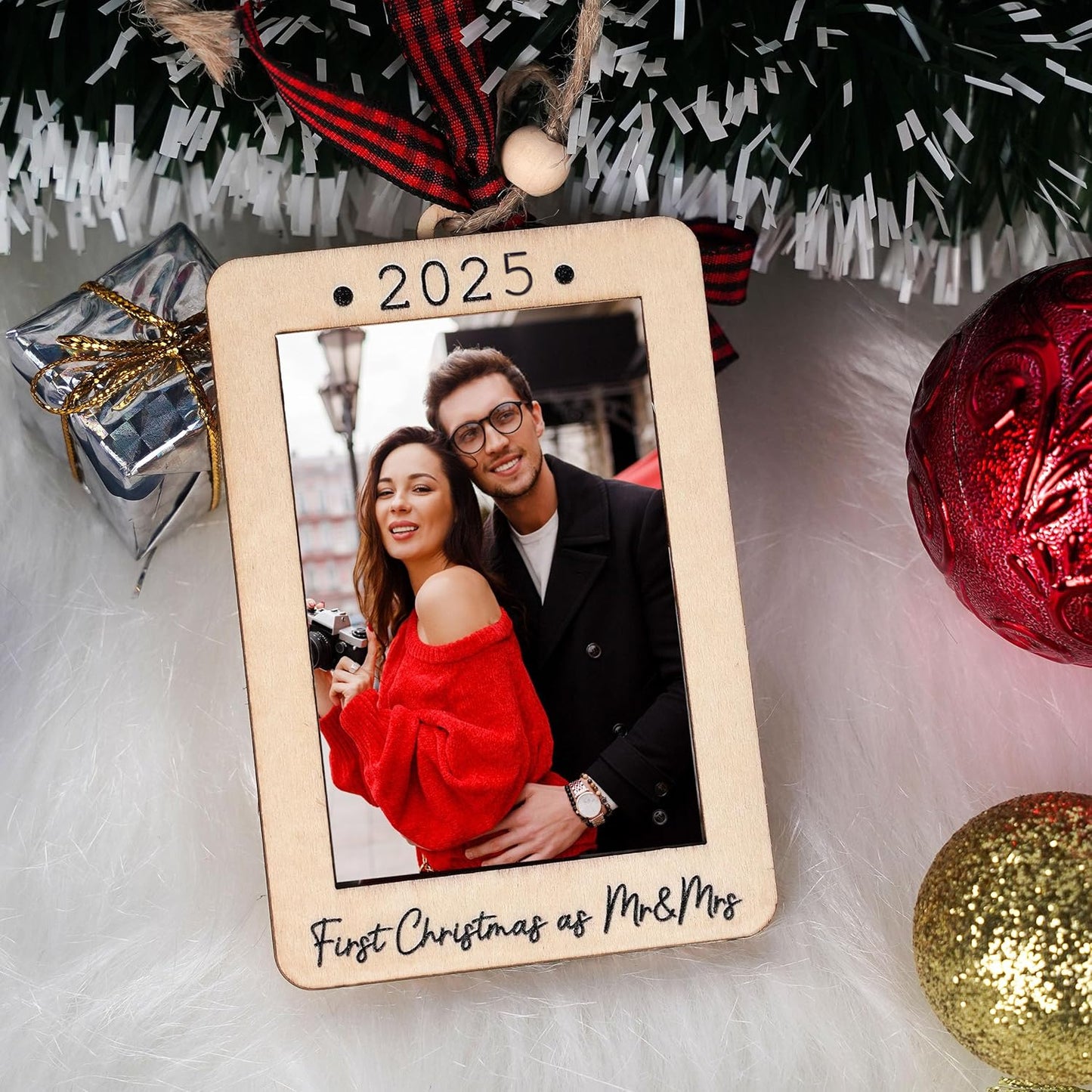 Christmas Photo Frame Ornament, 2025 Ornament, Wooden Picture Frame Ornaments With Hanging String (2025 Mr & Mrs (Portrait))