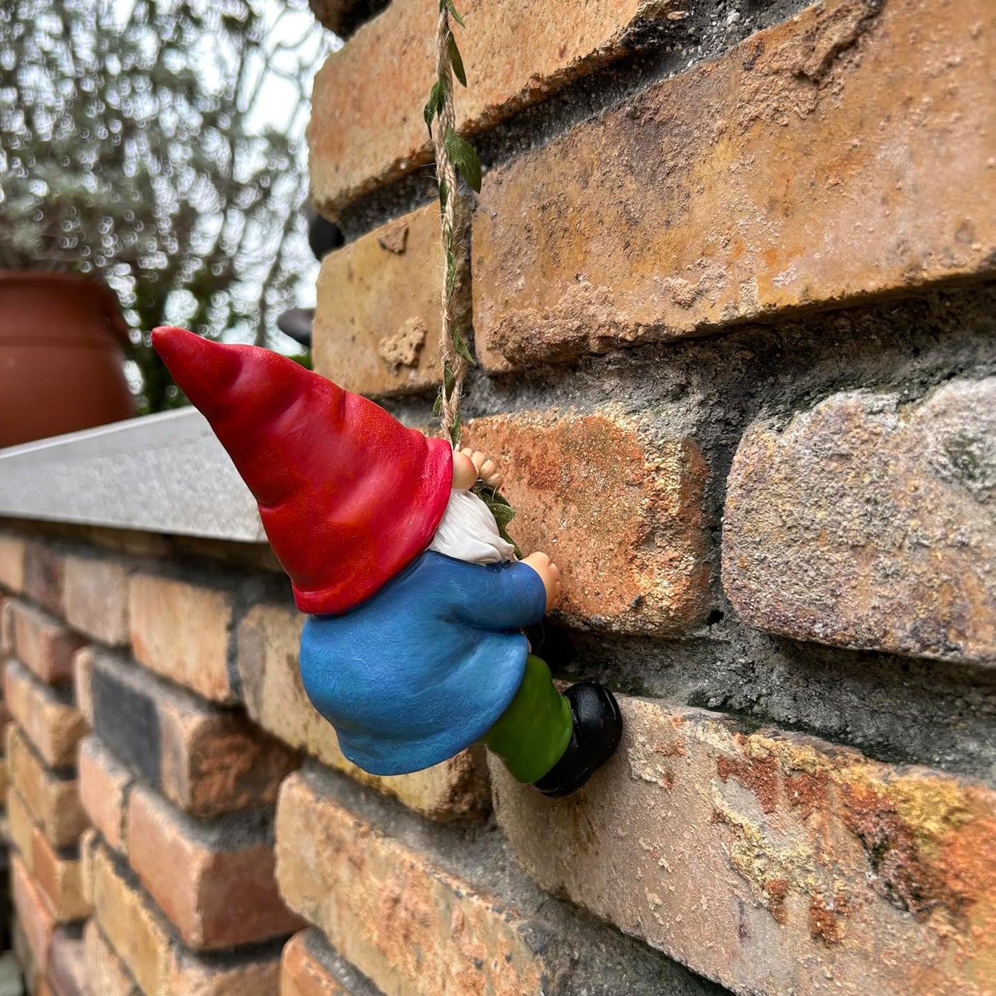 Hanging Gnome Statue Decoration, Climbing Gnomes Figurine Ornament for Indoor Outdoor Home Garden Decor